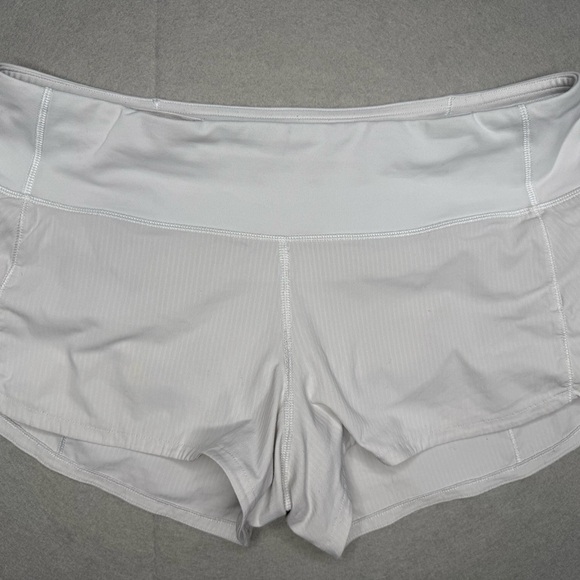 Lululemon Speed Up Shorts 2.5” White | Size 4 | Minor Flaw - Picture 1 of 5